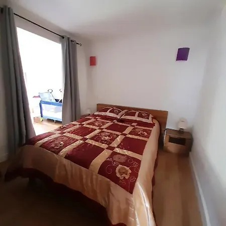 De 3 Chambres Avec Terrasse Et Wifi A A 2 Km De La Plage Апартаменты *